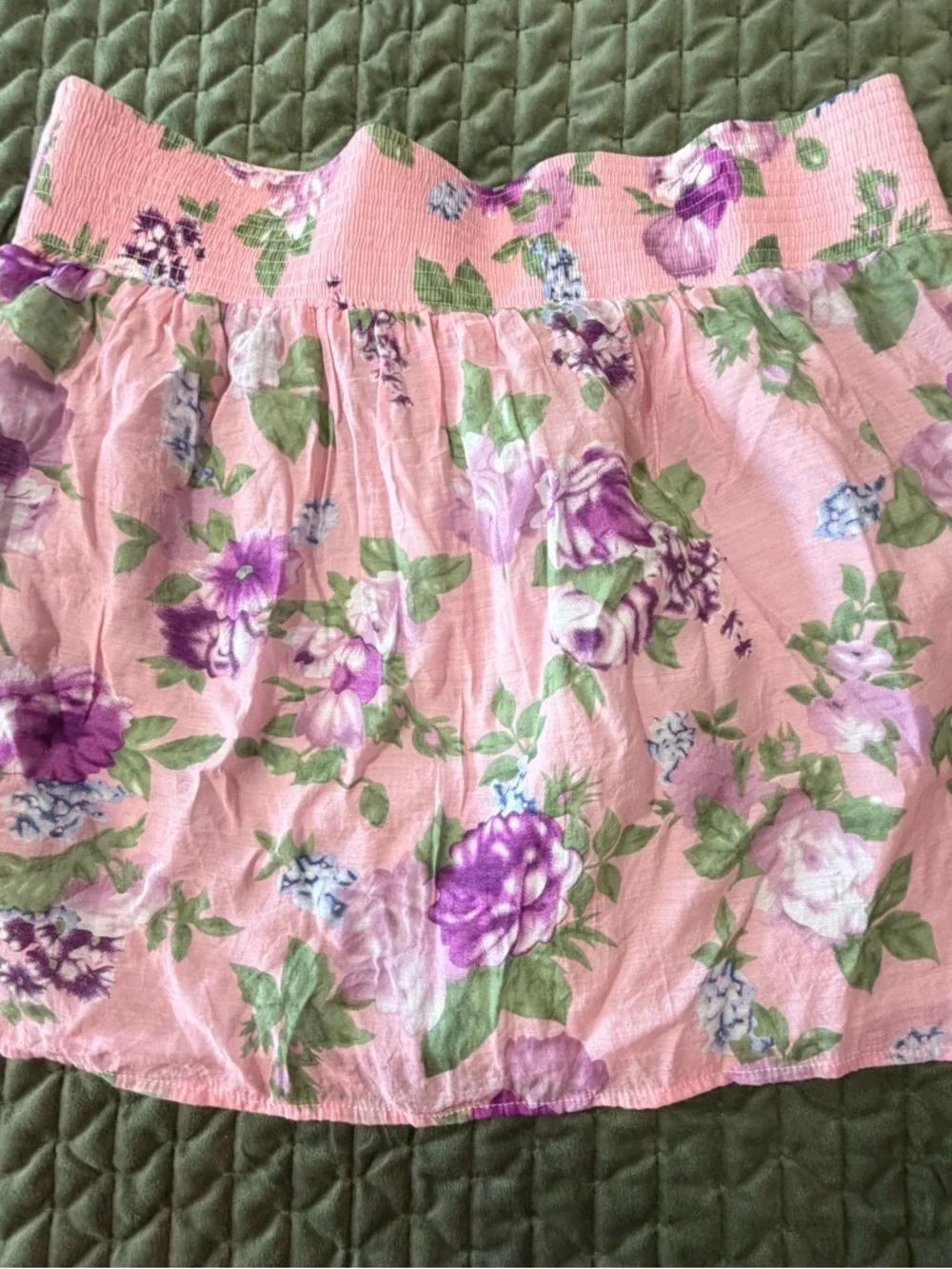Charlotte‎ Russe pink floral mini skirt elastic waist size medium